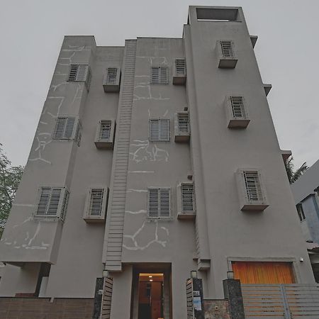 Super Townhouse Hotel All In One Near City Centre Salt Lake Солт-Лейк-Сити Экстерьер фото