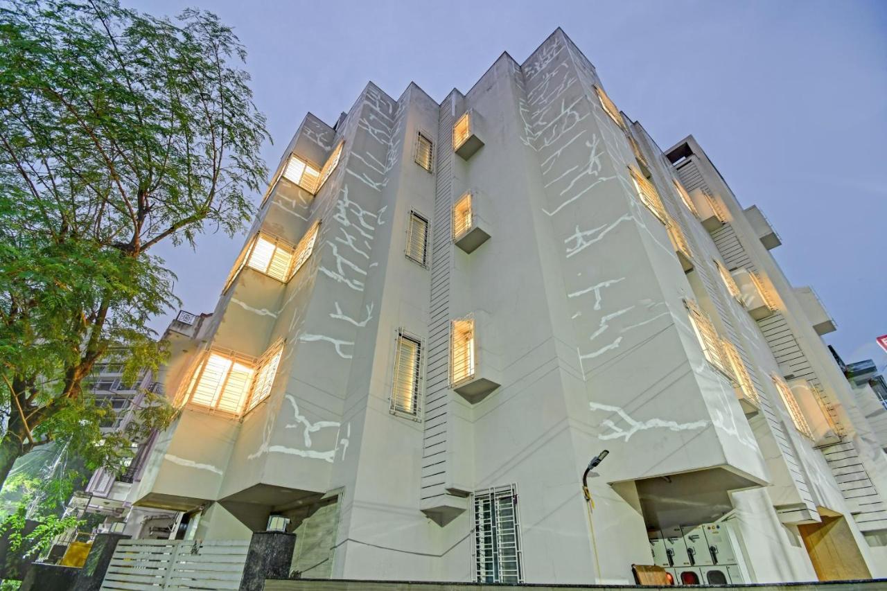 Super Townhouse Hotel All In One Near City Centre Salt Lake Солт-Лейк-Сити Экстерьер фото