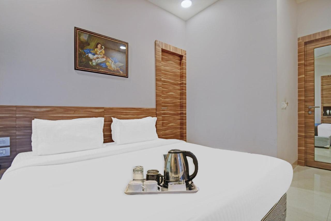 Super Townhouse Hotel All In One Near City Centre Salt Lake Солт-Лейк-Сити Экстерьер фото