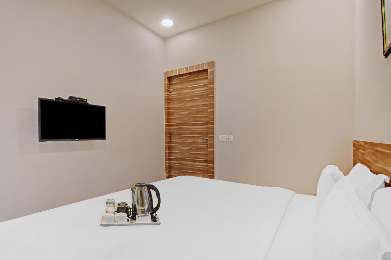 Super Townhouse Hotel All In One Near City Centre Salt Lake Солт-Лейк-Сити Экстерьер фото