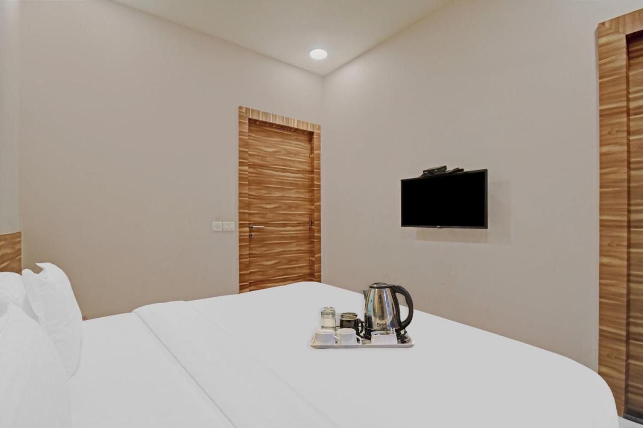 Super Townhouse Hotel All In One Near City Centre Salt Lake Солт-Лейк-Сити Экстерьер фото