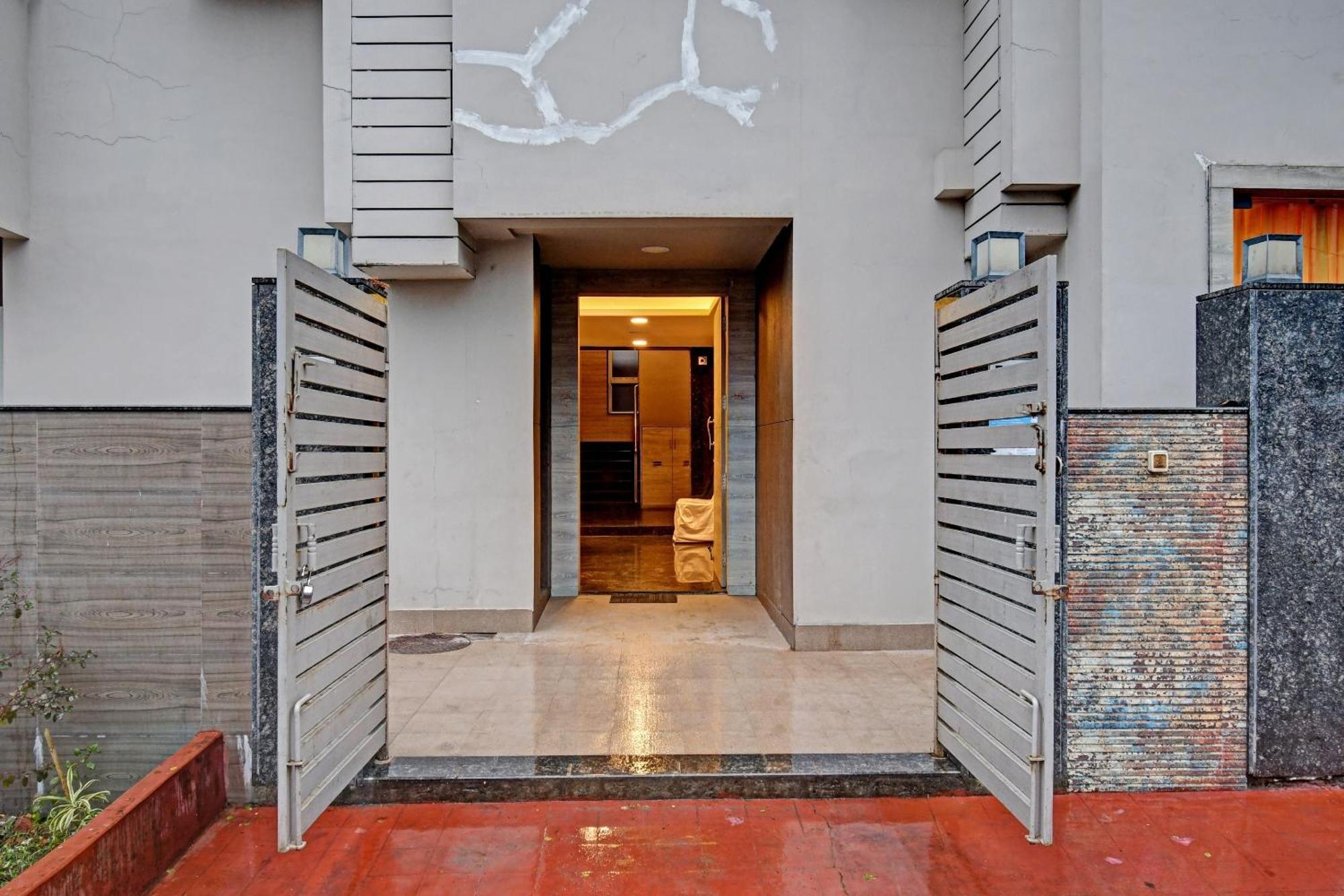 Super Townhouse Hotel All In One Near City Centre Salt Lake Солт-Лейк-Сити Экстерьер фото