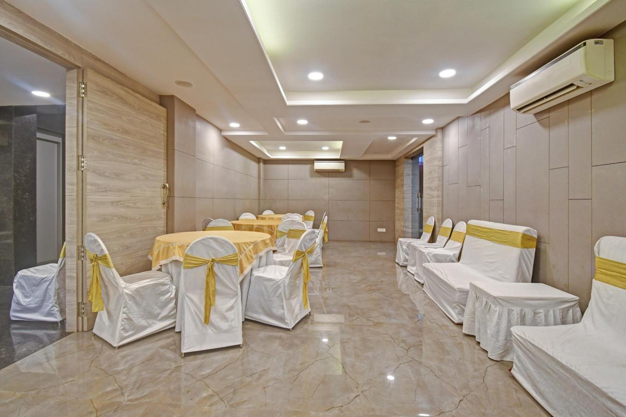Super Townhouse Hotel All In One Near City Centre Salt Lake Солт-Лейк-Сити Экстерьер фото