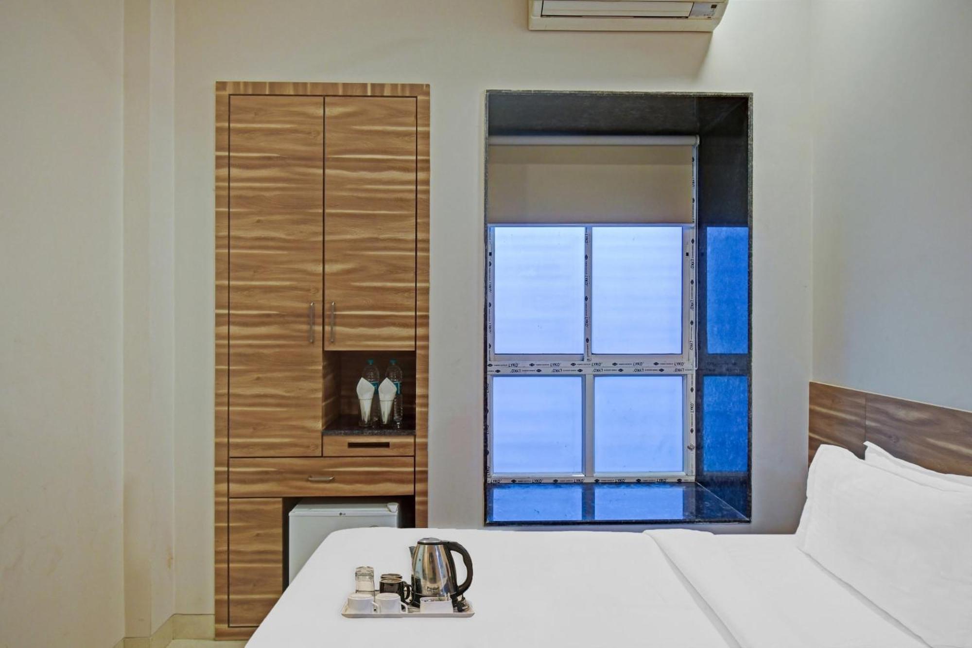 Super Townhouse Hotel All In One Near City Centre Salt Lake Солт-Лейк-Сити Экстерьер фото