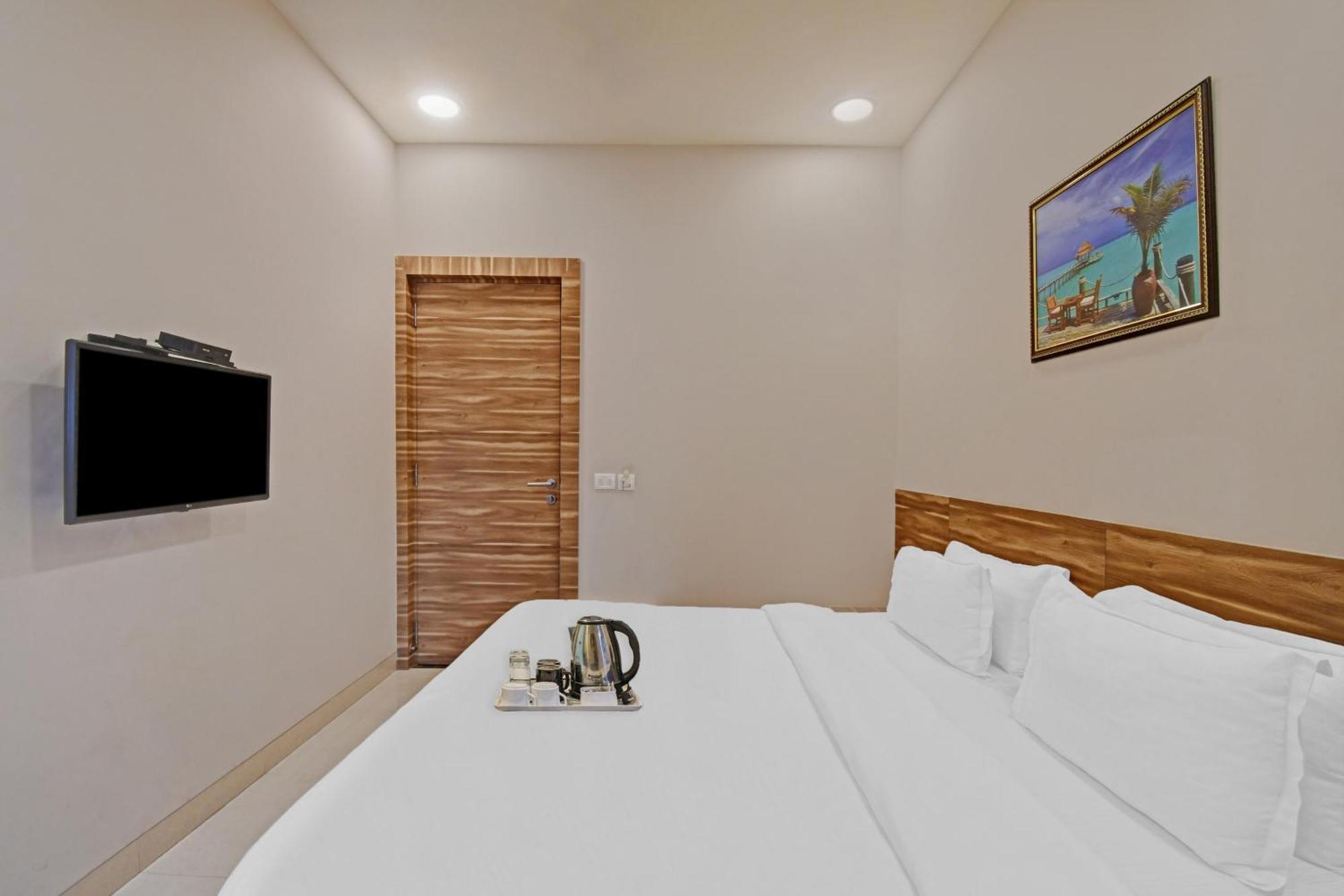 Super Townhouse Hotel All In One Near City Centre Salt Lake Солт-Лейк-Сити Экстерьер фото