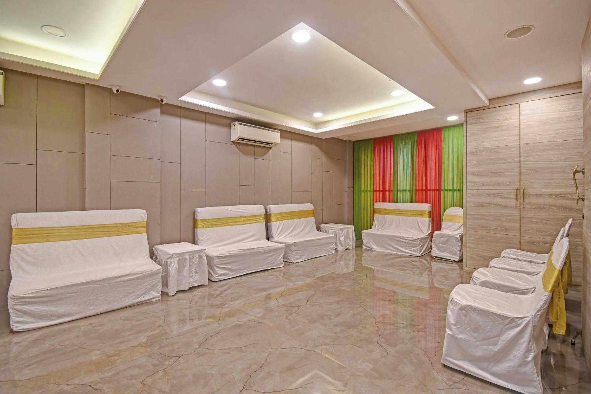 Super Townhouse Hotel All In One Near City Centre Salt Lake Солт-Лейк-Сити Экстерьер фото